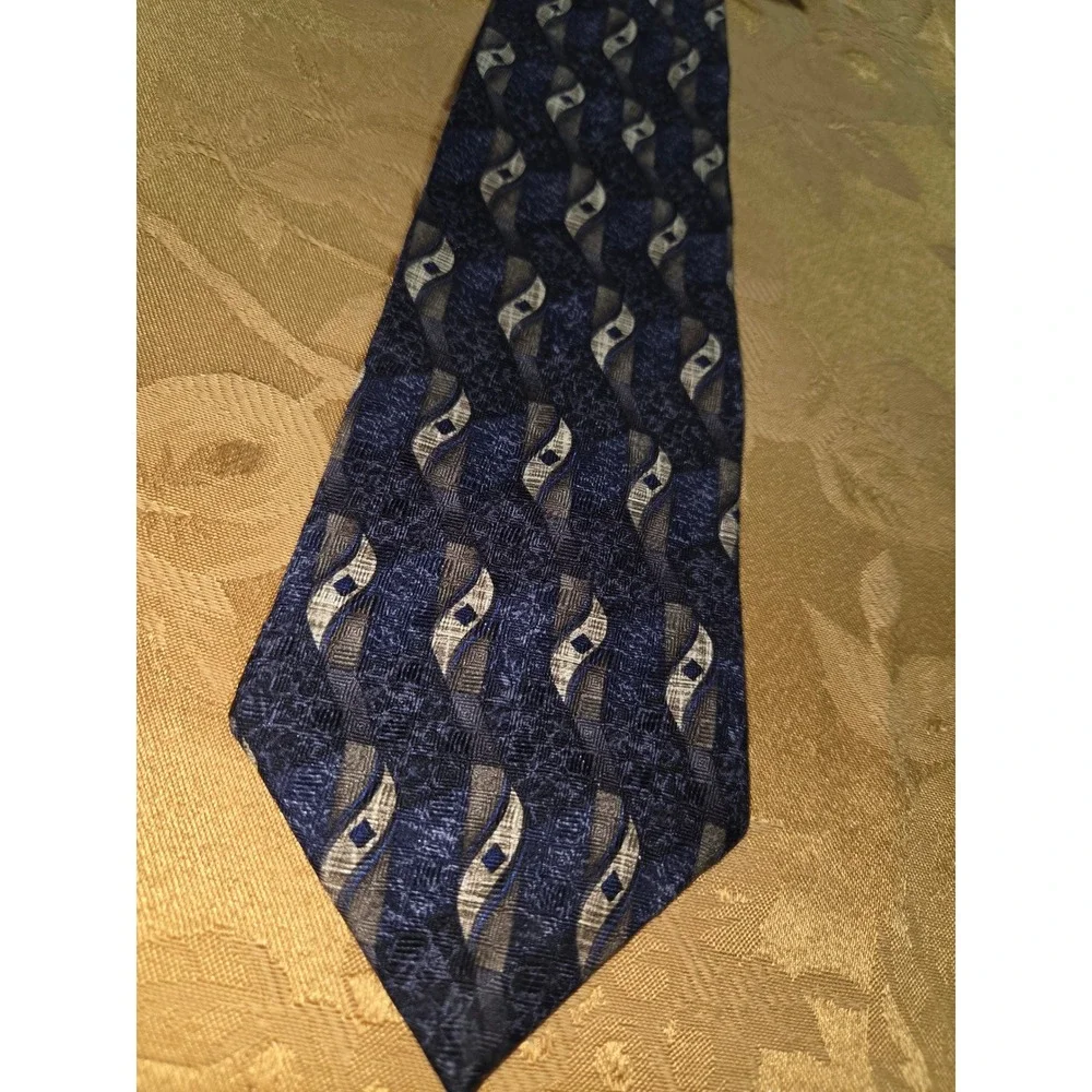 Haggar  Mens Navy Blue/Brown Geometric Abstract Silk Blend Necktie Tie